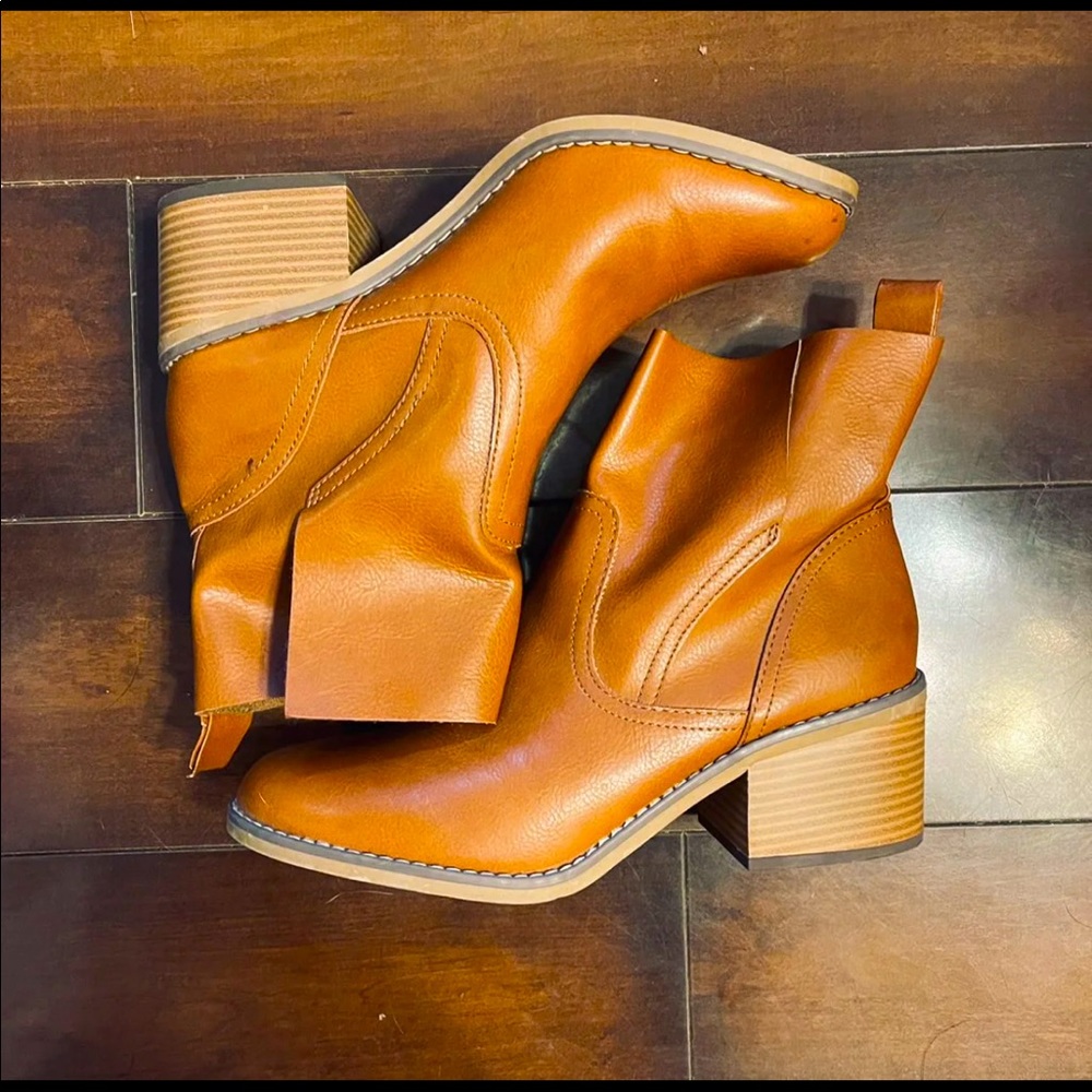 Universal Thread Boots 9.5